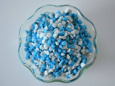 Farebné mramorové kamienky - modro-biele